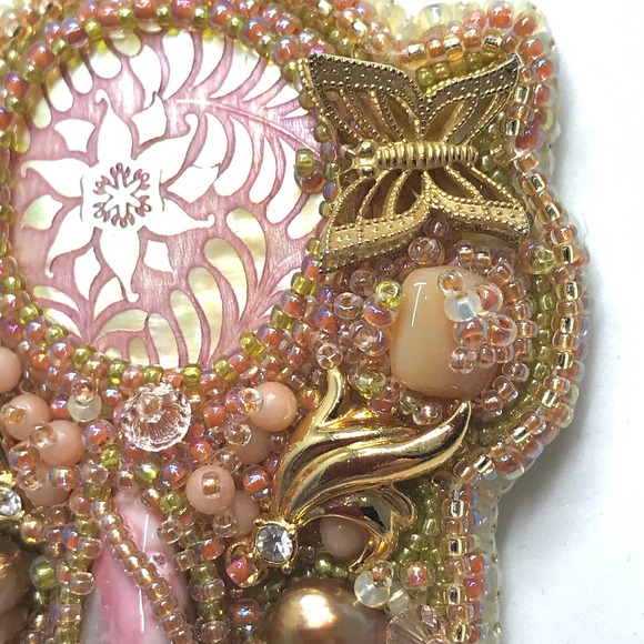 Beaded Necklace. Pink butterfly Mother of Pearl OOAK Hand Made - Picture 9 of 10